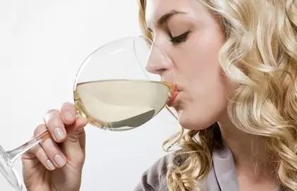 國康健康保險談母乳喂養(yǎng)禁忌之酒精