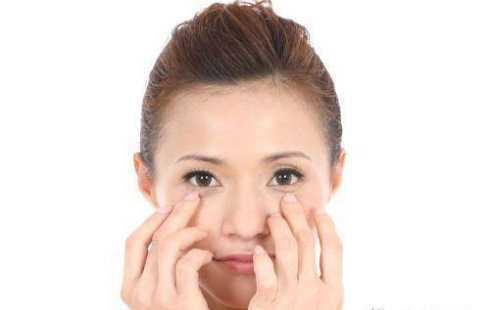 別都怪睡眠不足，告別“熊貓眼”從這些做起