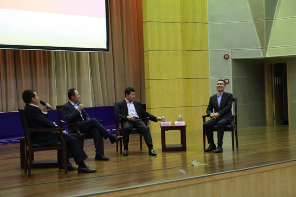 國康董事長楊華山應邀參加清華大學校友會高峰論壇作演講