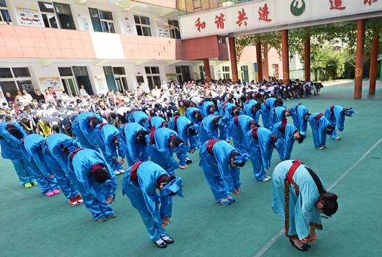 兒童脊柱側彎的3大危害，和前期的4種預防方式