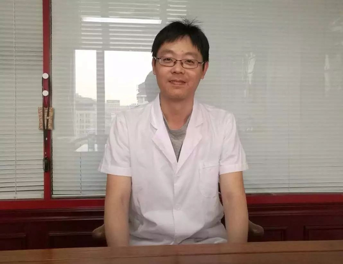 風趣幽默講解高血壓的李醫(yī)生